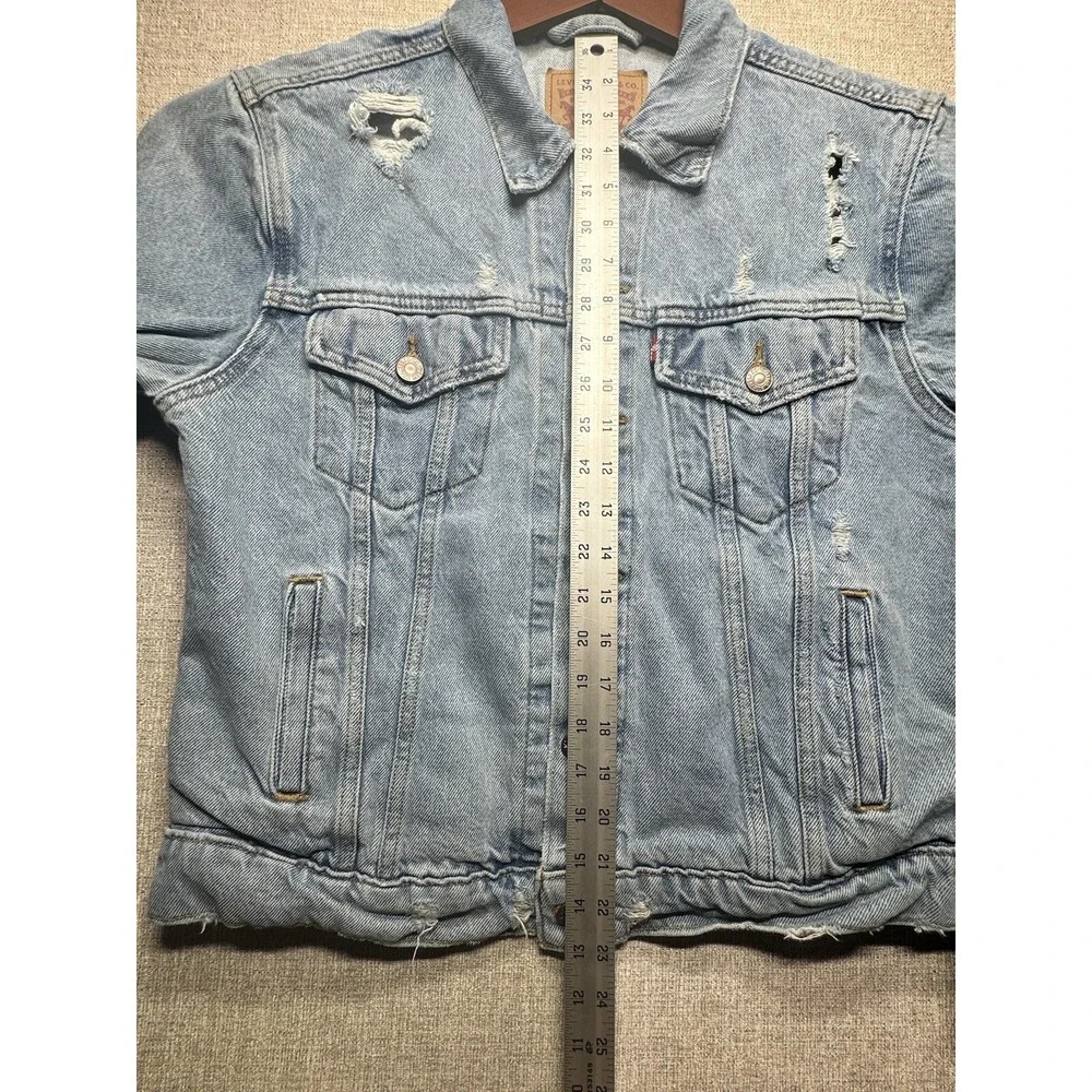 Levi's Men's Medium Distressed Denim Trucker Jacket Light Blue Jean Vintage Look